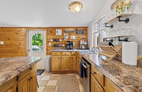 Upper Peninsula Michigan Casa | MQT 3BR Close to Ski/Bike - Enjoy Prime Location!