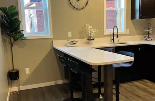 Lawrenceville Apartamento | Mr. Holmes Retreat