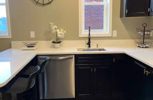 Lawrenceville Apartamento | Mr. Holmes Retreat