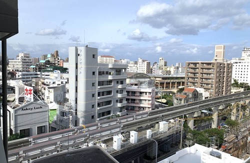 Makishi Apartamento | Mr.KINJO Miki24 in front of Makishi Station