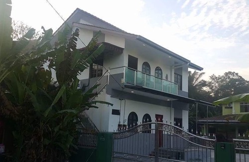 Merbau Sempak Casa | MRI Homestay Sg Buloh - 3 habitaciones / 2 baños GF