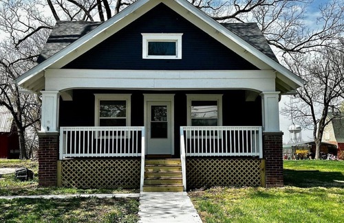 Hamilton Casa | Mrs. Hughes Cottage - 2 bedroom House