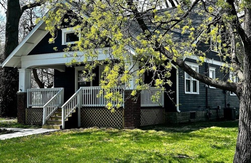 Hamilton Casa | Mrs. Hughes Cottage - 2 bedroom House