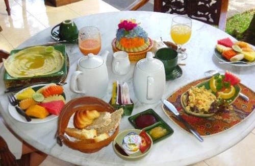 Linden Cama Y Desayuno | Ms. Holder's Comfort Villa