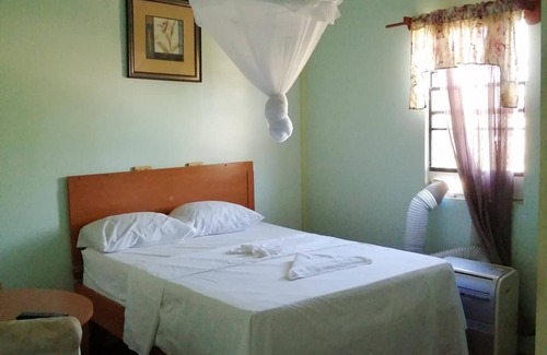 Linden Cama Y Desayuno | Ms Holder's Comfort Villa