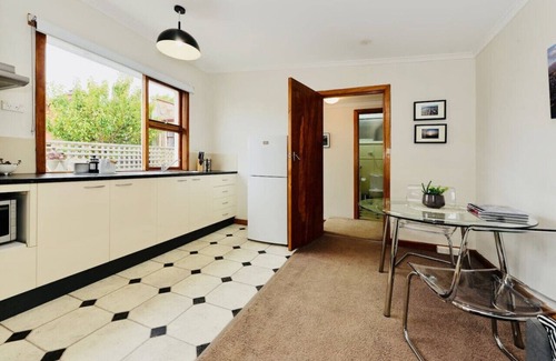 Battery Point Cabaña | Ms Sophia's Studio Apartment - Historic Battery Pt