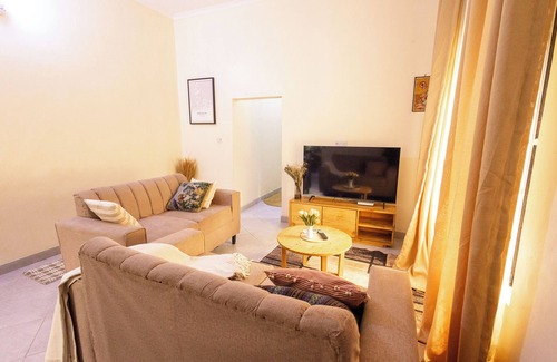Msasani Casa | Msasani Nyumbani Apartments - 2 bedroom premium w/ AC, Washer, 60" TV + Netflix