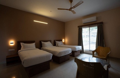 Yelagiri Hotel | MSB Silver Spring Resort