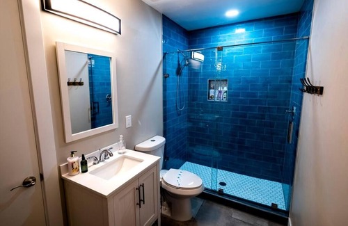 Sands West Neighborhood Apartamento | *Msg for 5%off*KingBed PoolYard GuesthouseGlendale