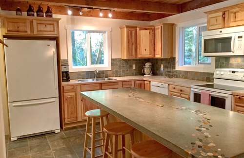 Glacier Casa | monte Baker Lodging Cabin # 66 - TINA CALIENTE, ESTUFA DE MADERA, BBQ, WIFI, SLEEPS-10!
