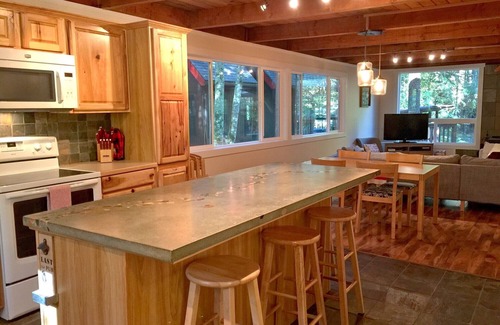 Glacier Casa | monte Baker Lodging Cabin # 66 - TINA CALIENTE, ESTUFA DE MADERA, BBQ, WIFI, SLEEPS-10!
