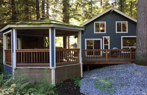 Glacier Casa | monte Baker Lodging Cabin # 66 - TINA CALIENTE, ESTUFA DE MADERA, BBQ, WIFI, SLEEPS-10!