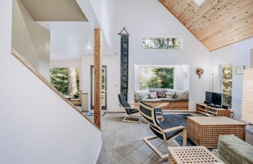 Glacier Chalet De Esquí | Mt Baker Rim Cabin 19 - Pet Friendly, WIFI, Hot Tub, Sleeps 10