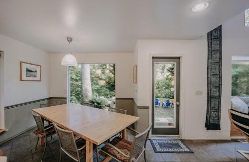 Glacier Chalet De Esquí | Mt Baker Rim Cabin 19 - Pet Friendly, WIFI, Hot Tub, Sleeps 10