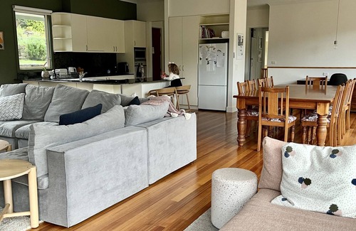 Merrijig Casa | Mt Buller- Delatite River House Sleeps 12