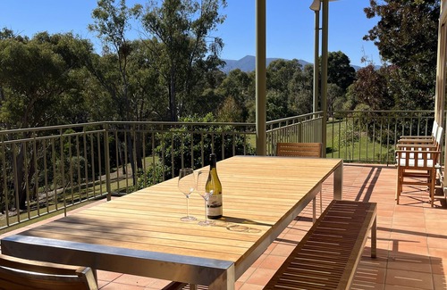 Merrijig Casa | Mt Buller- Delatite River House Sleeps 12