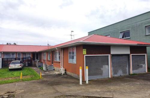 Mount Eden Casa | MT Eden home at commercial food street