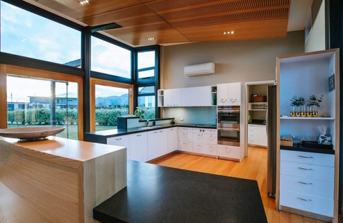Wanaka Casa | Mt Gold Retreat | Spa pool | Tennis Court | 4 bed