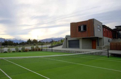 Wanaka Casa | Mt Gold Retreat | Spa pool | Tennis Court | 4 bed