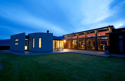 Wanaka Casa | Mt Gold Retreat | Spa pool | Tennis Court | 4 bed