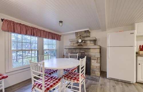 Mount Gretna Heights Cabaña | Mt. Gretna Gem w/ Huge Porch!