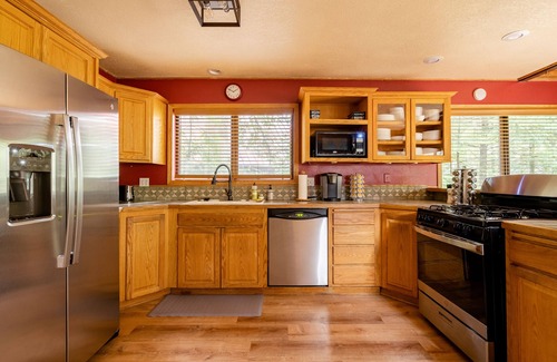 Zigzag Cabina | MT HOOD CABIN! Remodeled, 2500 sq ft, Sleeps 12!