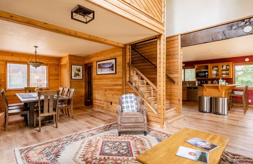 Zigzag Cabina | MT HOOD CABIN! Remodeled, 2500 sq ft, Sleeps 12!