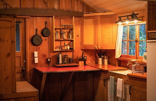 Brightwood Cabina | Mt Hood’s historic Cedarwood Cabin