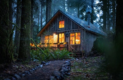Brightwood Cabina | Mt Hood’s historic Cedarwood Cabin