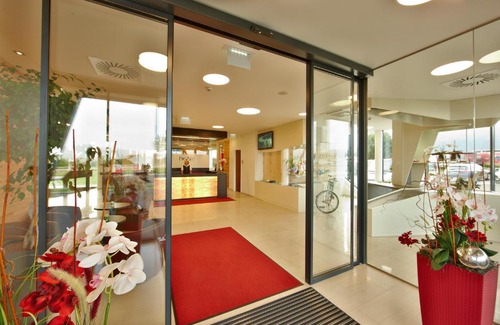 Farrach Hotel | MT Hotel