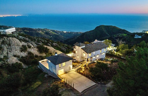 Malibu Casa | The Malibu Cloud House -> ¡Junto a la playa y con vistas al cielo y al océano!