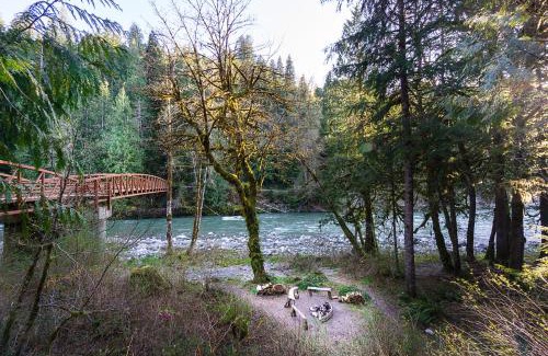 Verlot Casa | Mt Pilchuck River Cabin