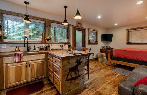 Verlot Casa | Mt Pilchuck River Cabin