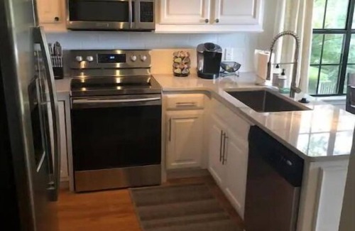 Fayetteville Casa | Mt Sequoyah Chalet with mountain view only minutes from town square!