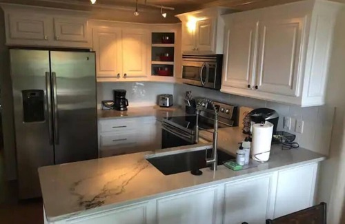 Fayetteville Casa | Mt Sequoyah Chalet with mountain view only minutes from town square!