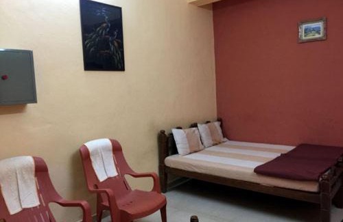 Nashik Cama Y Desayuno | MTDC Approved Mohiniraj Guest House