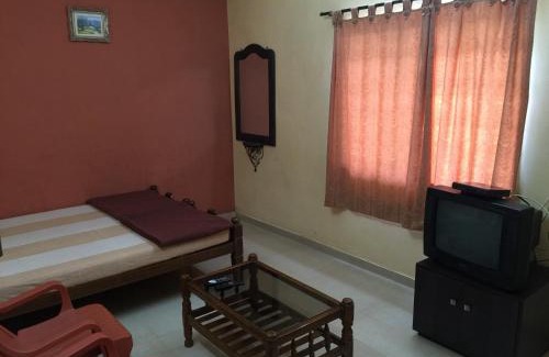 Nashik Cama Y Desayuno | MTDC Approved Mohiniraj Guest House