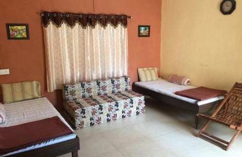 Nashik Cama Y Desayuno | MTDC Approved Mohiniraj Guest House