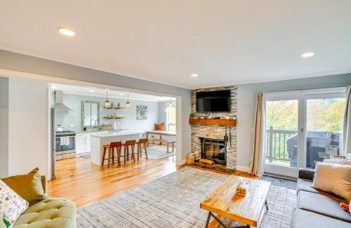 West Dover Apartamento | Mtn and Foliage Views Modern Mount Snow Stay!