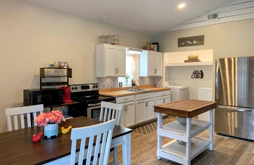 Travelers Rest Cabina | Mtn Cabin Getaway-Best Location! Patio w/firepit-amazing views! Relax & unwind!