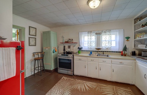 Newland Cabaña | Mtn Cottage w/ Fire Pit in Newland!