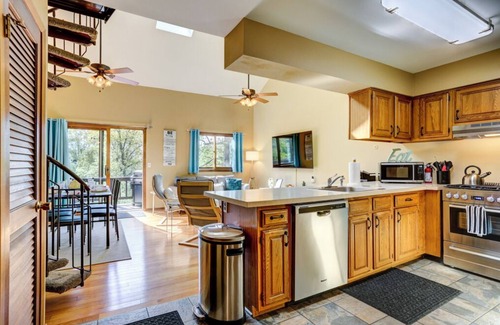 Vernon Condominio | Mtn Creek Resort Condo - Mountain Bike, Hike, Golf, Swim, Legoland, NYC 1 Hour