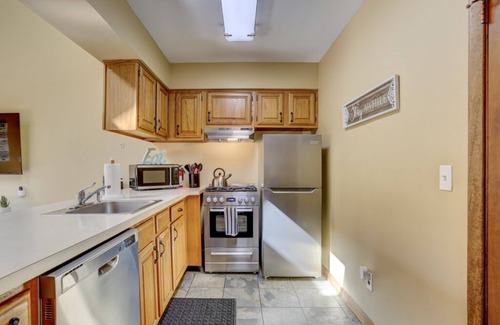 Vernon Condominio | Mtn Creek Resort Condo - Mountain Bike, Hike, Golf, Swim, Legoland, NYC 1 Hour