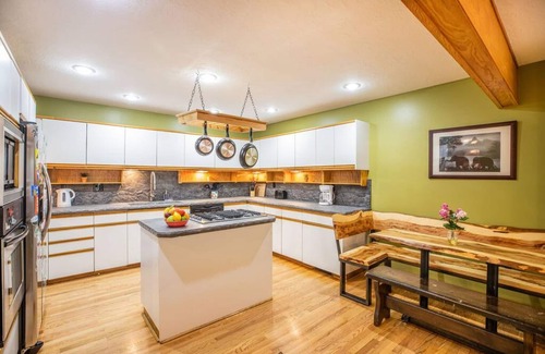 Sandy Apartamento | Mtn. Home-Sauna, Pool Table, Mins to Ski/Hike/Bike
