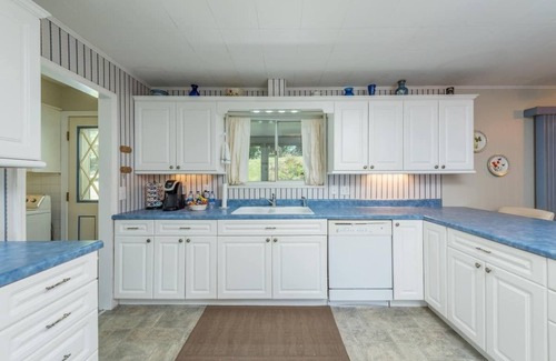 Burnsville Casa | Mtn Retreat~Mins to Downtown Burnsville, WiFi+Grill, EV Level 2 Charger, Private