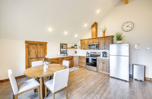 Bonners Ferry Casa | Mtn & River-View Gem w/ Balcony in Bonners Ferry