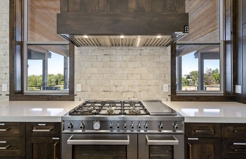 St. Charles Cabina | Mtn Shadow Lodge South with Indoor Sports Court (Sleeps 36) by Bear Lake Luxury