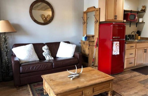 Green Mountain Falls Apartamento | MTN Town Escape - the Fox Den, 1 Bdrm luxury Apt