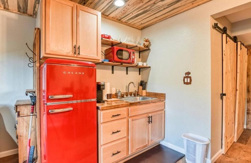Green Mountain Falls Apartamento | MTN Town Escape - the Fox Den, 1 Bdrm luxury Apt