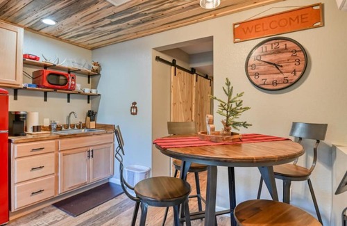 Green Mountain Falls Apartamento | MTN Town Escape - the Fox Den, 1 Bdrm luxury Apt